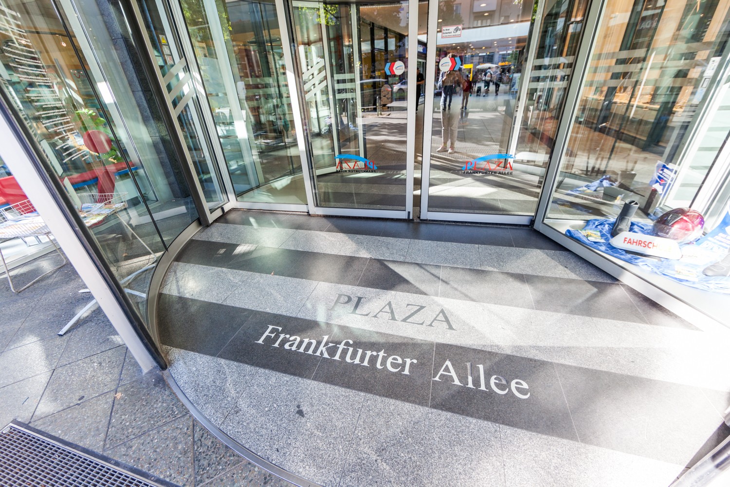 Eingangstür Plaza Frankfurter Allee Berlin