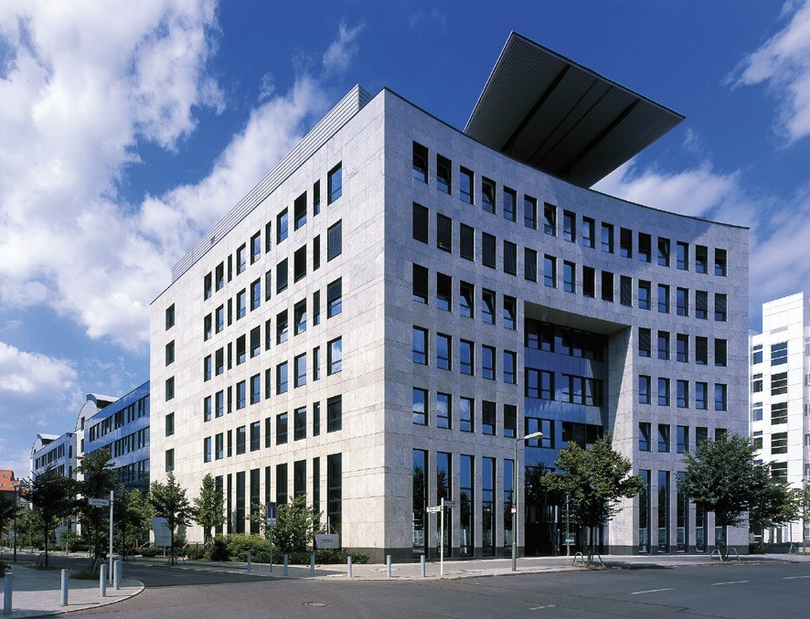 DI-Gruppe sichert Vollvermietung des Berliner Bürogebäudes „Spreebogen PLAZA“